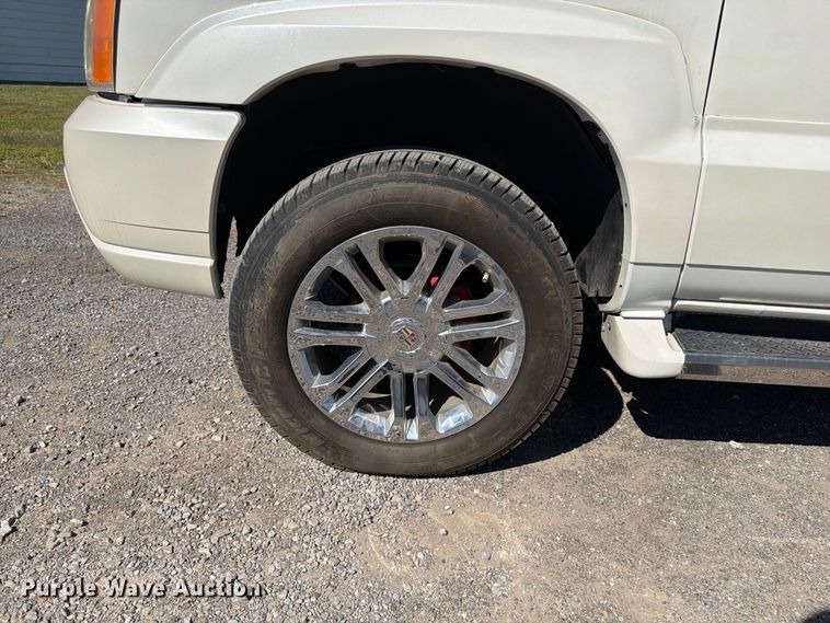 image for item ER3481 2003 Cadillac Escalade limousine