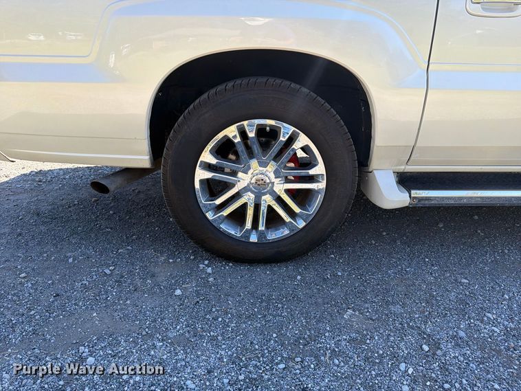image for item ER3481 2003 Cadillac Escalade limousine