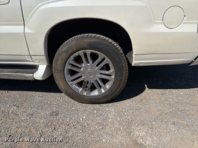 image for item ER3481 2003 Cadillac Escalade limousine