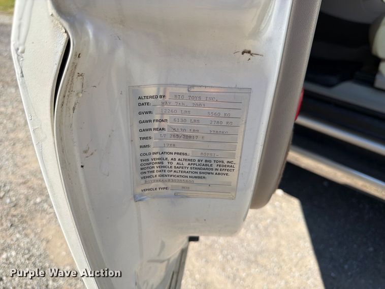 image for item ER3481 2003 Cadillac Escalade limousine
