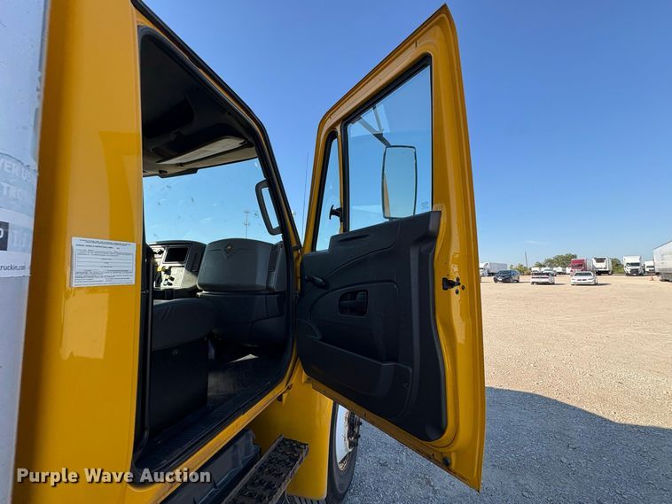 image for item ES8273 2016 International MA025 box truck