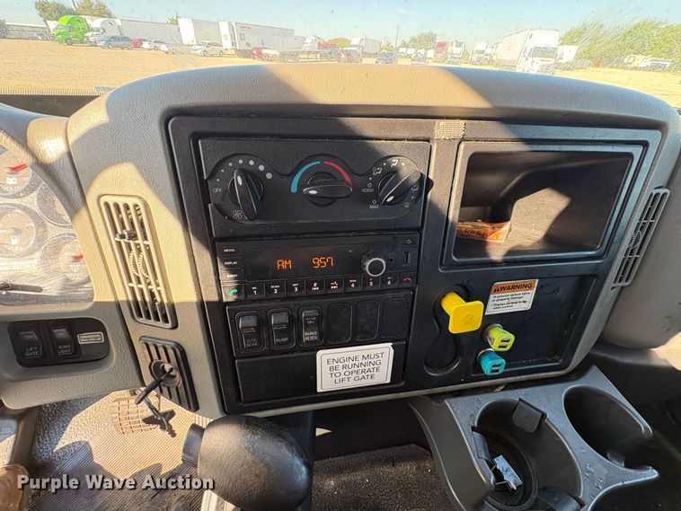 image for item ES8273 2016 International MA025 box truck