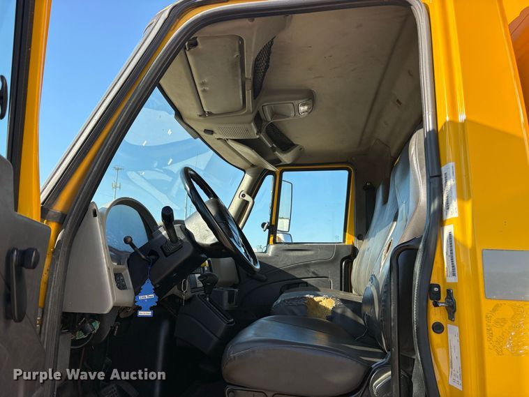 image for item ES8273 2016 International MA025 box truck