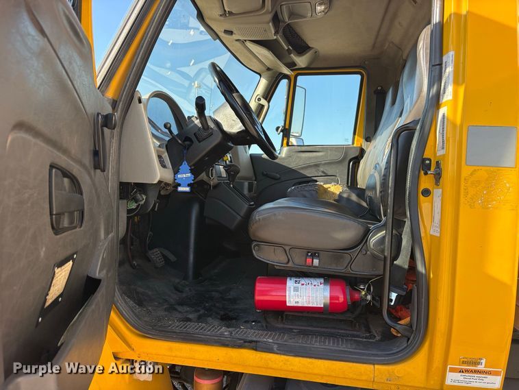image for item ES8273 2016 International MA025 box truck