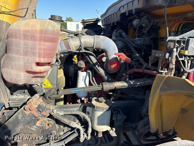 image for item ES8273 2016 International MA025 box truck