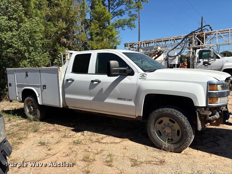 image for item ES8282 2015 Chevrolet Silverado 2500HD Ext. Cab utility bed pickup truck