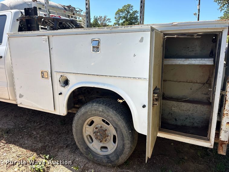 image for item ES8282 2015 Chevrolet Silverado 2500HD Ext. Cab utility bed pickup truck