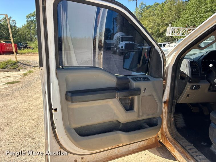 image for item ES8283 2018 Ford F150 Crew Cab pickup truck