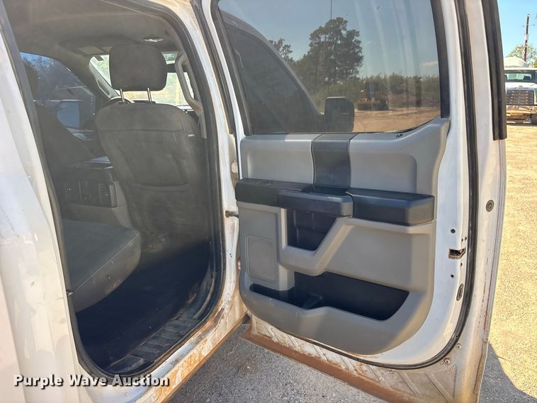 image for item ES8283 2018 Ford F150 Crew Cab pickup truck