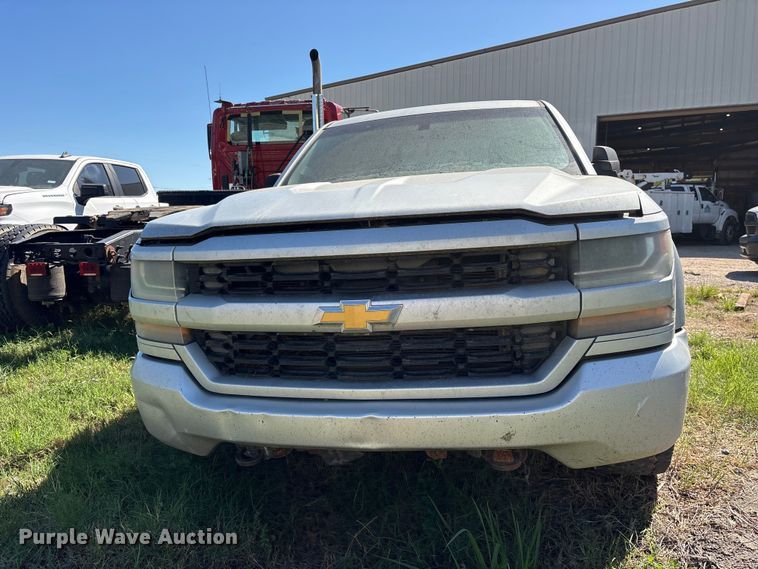 image for item ES8284 2016 Chevrolet Silverado 1500 Ext. Cab pickup truck