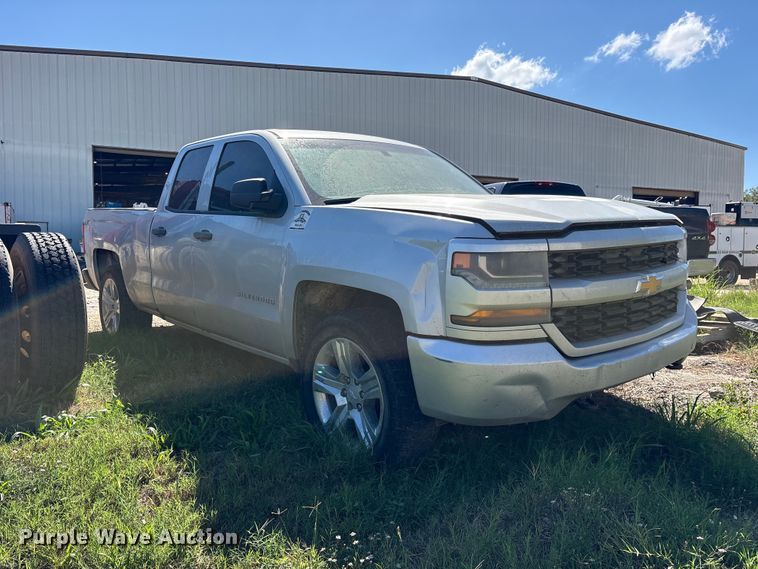 image for item ES8284 2016 Chevrolet Silverado 1500 Ext. Cab pickup truck