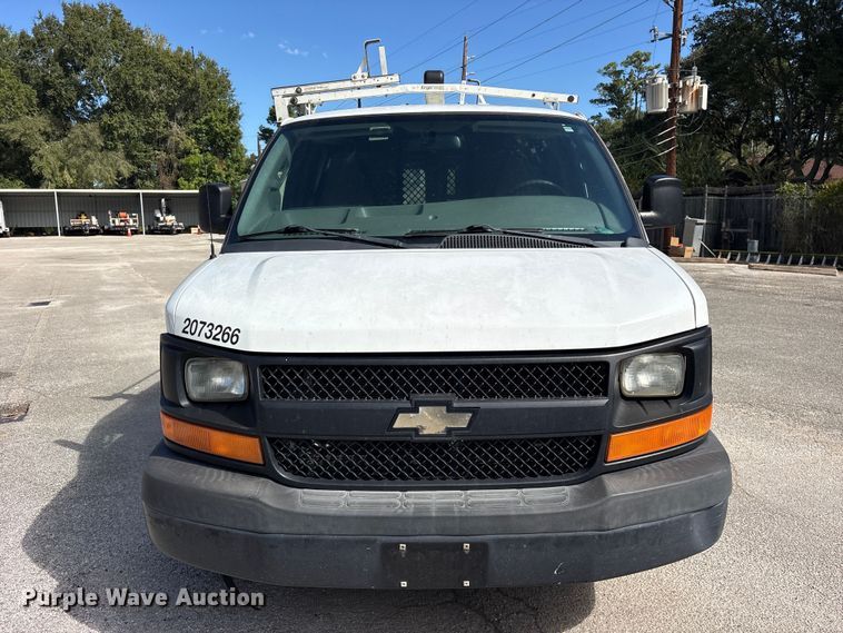 image for item ES8316 2017 Chevrolet Express 2500 van