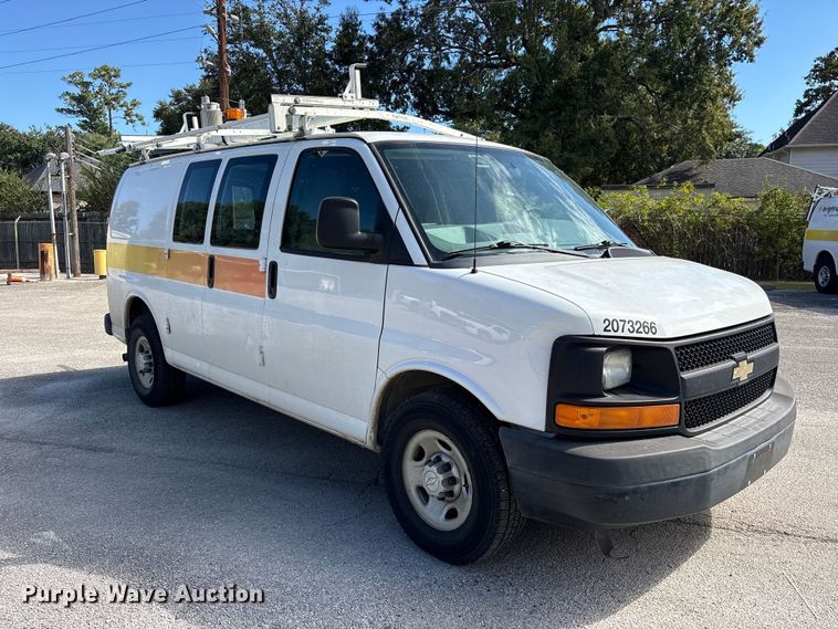 image for item ES8316 2017 Chevrolet Express 2500 van
