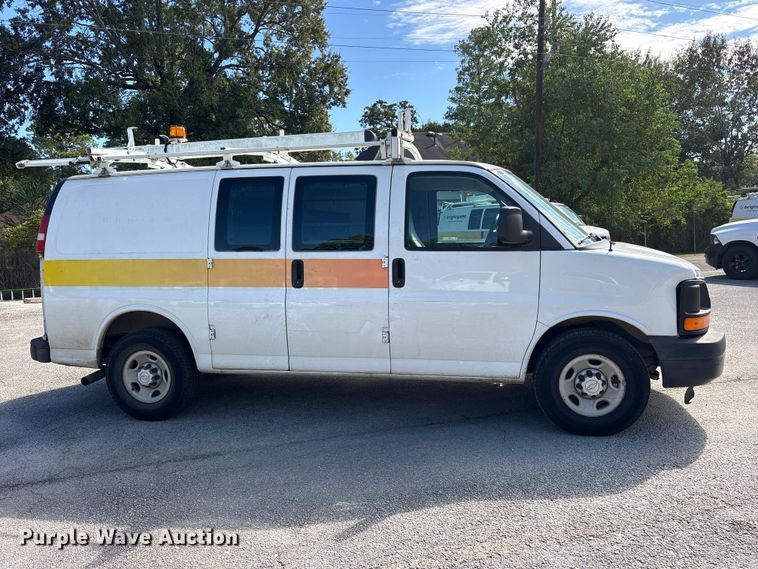 image for item ES8316 2017 Chevrolet Express 2500 van