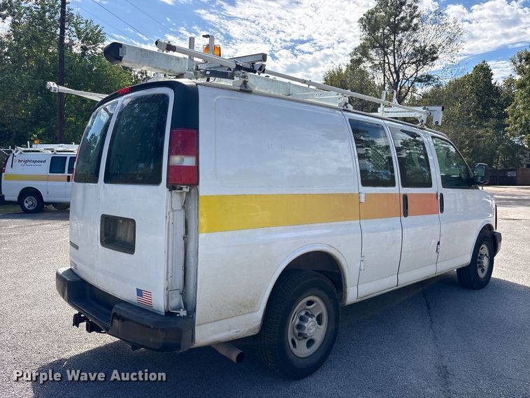 image for item ES8316 2017 Chevrolet Express 2500 van