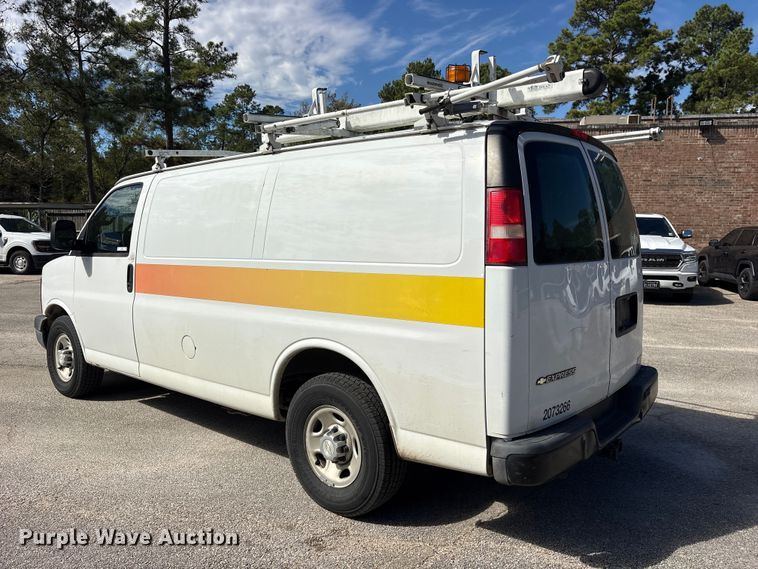 image for item ES8316 2017 Chevrolet Express 2500 van