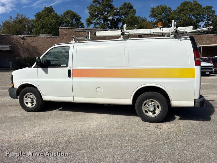 image for item ES8316 2017 Chevrolet Express 2500 van