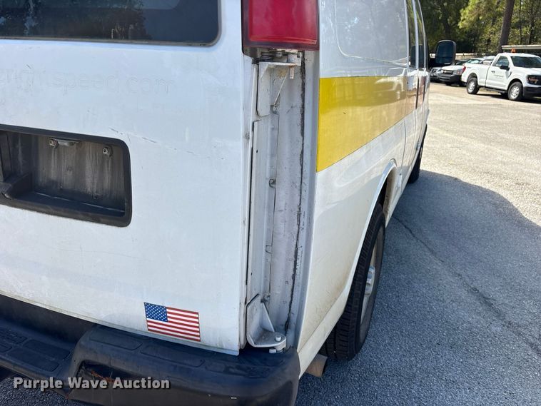 image for item ES8316 2017 Chevrolet Express 2500 van
