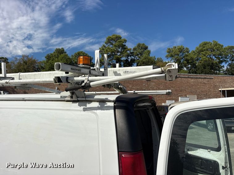 image for item ES8316 2017 Chevrolet Express 2500 van