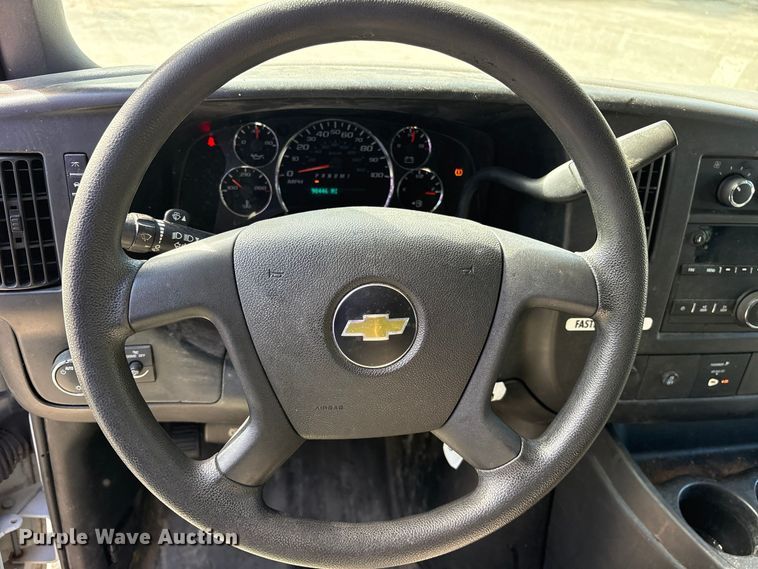 image for item ES8316 2017 Chevrolet Express 2500 van
