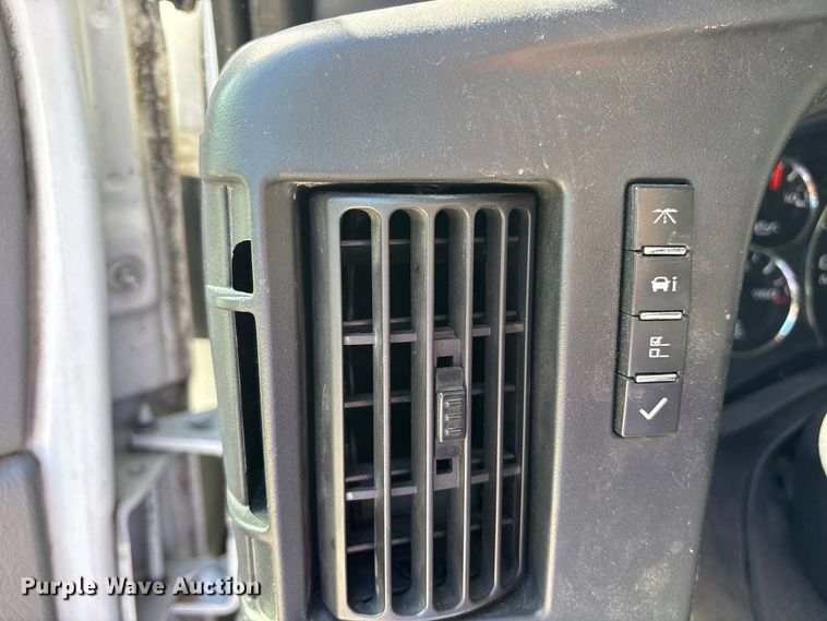 image for item ES8316 2017 Chevrolet Express 2500 van