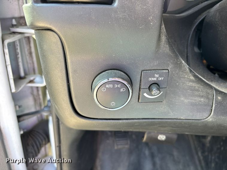 image for item ES8316 2017 Chevrolet Express 2500 van