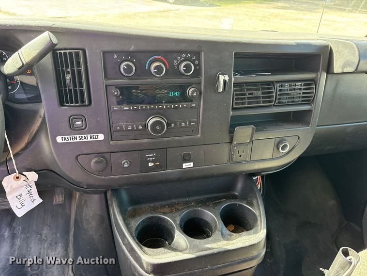 image for item ES8316 2017 Chevrolet Express 2500 van