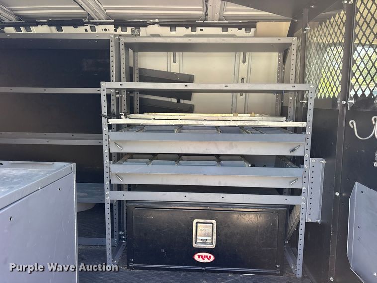 image for item ES8316 2017 Chevrolet Express 2500 van