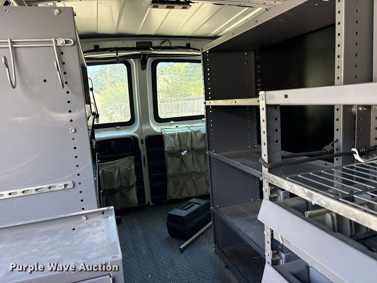 image for item ES8316 2017 Chevrolet Express 2500 van