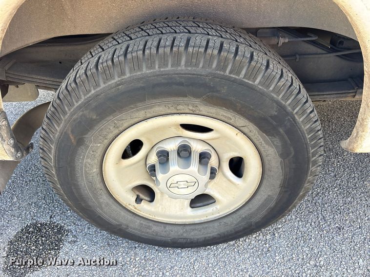 image for item ES8316 2017 Chevrolet Express 2500 van