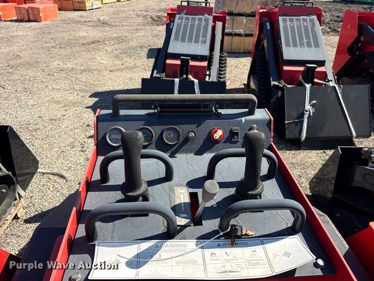 image for item ES8355 2024 Erie SCL850 compact utility loader