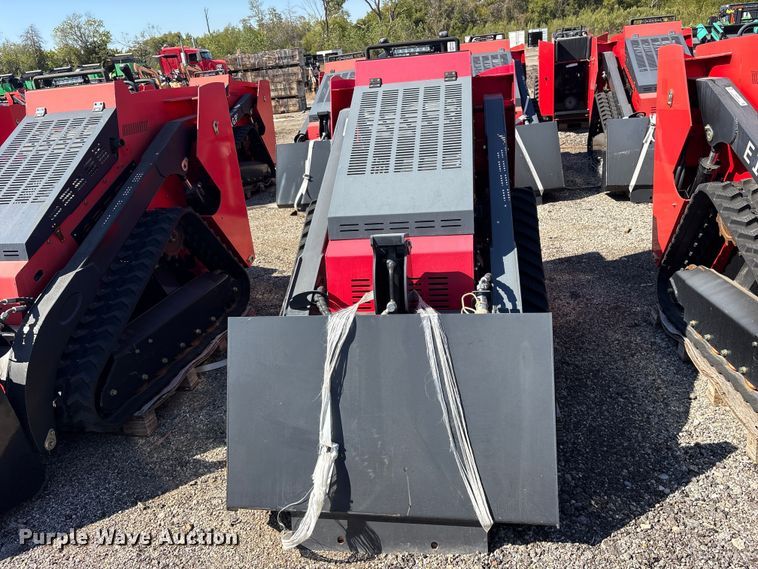 image for item ES8356 2024 Erie SCL850 compact utility loader