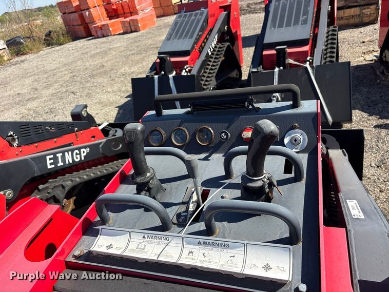 image for item ES8356 2024 Erie SCL850 compact utility loader