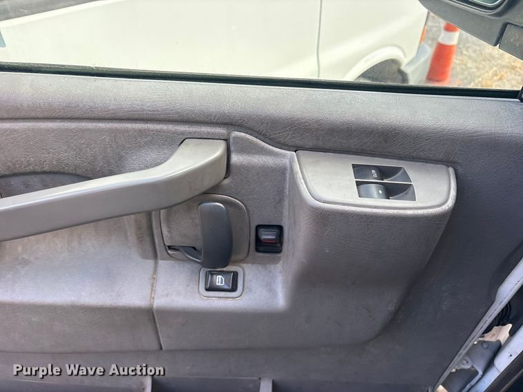 image for item ES8473 2016 Chevrolet Express 2500 van