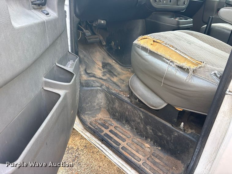 image for item ES8473 2016 Chevrolet Express 2500 van