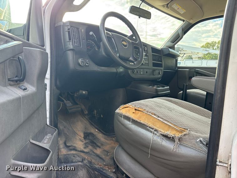 image for item ES8473 2016 Chevrolet Express 2500 van