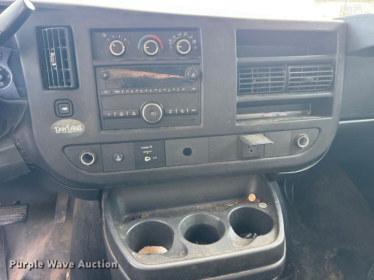 image for item ES8473 2016 Chevrolet Express 2500 van