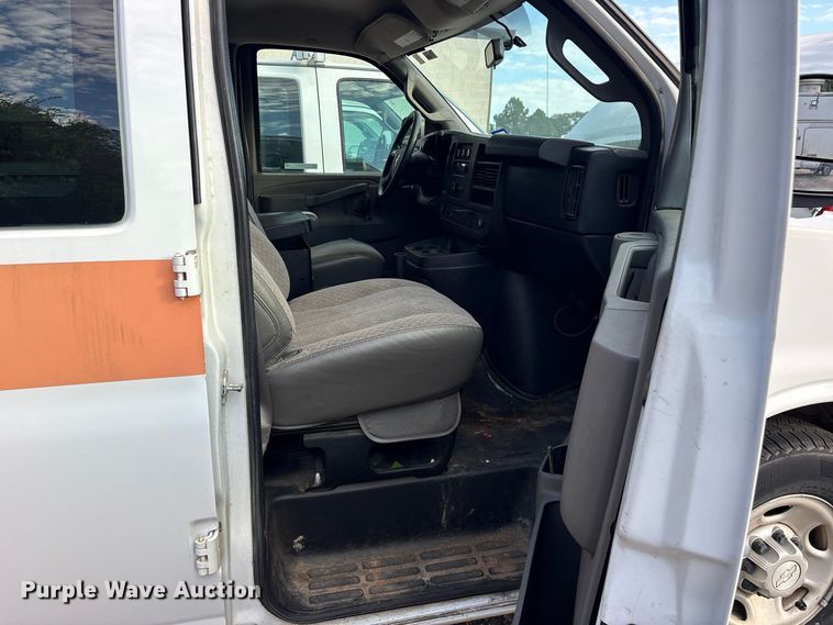 image for item ES8473 2016 Chevrolet Express 2500 van
