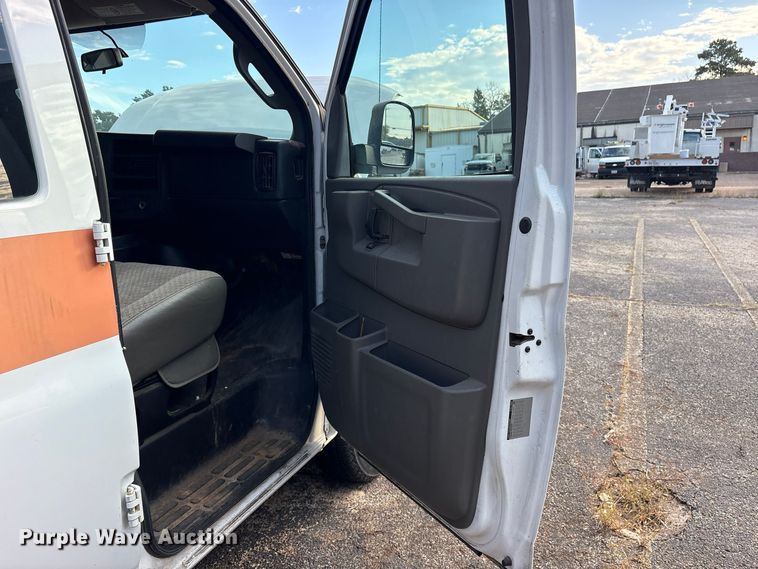 image for item ES8473 2016 Chevrolet Express 2500 van