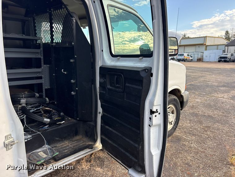 image for item ES8473 2016 Chevrolet Express 2500 van