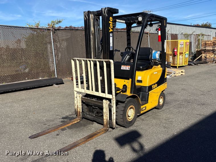 image for item ET8691 2019 Yale GLP040 forklift
