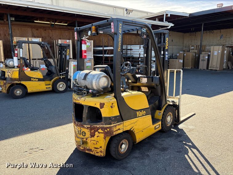 image for item ET8691 2019 Yale GLP040 forklift