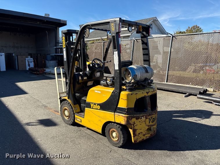 image for item ET8691 2019 Yale GLP040 forklift