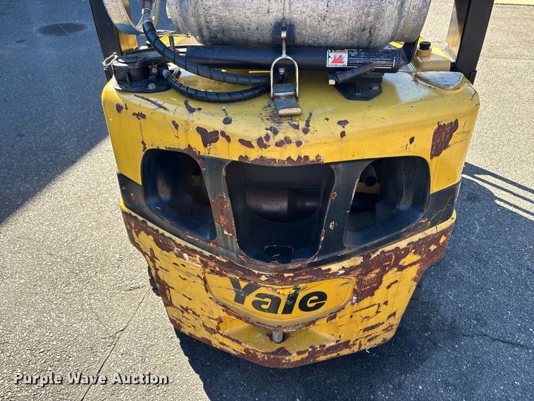 image for item ET8691 2019 Yale GLP040 forklift