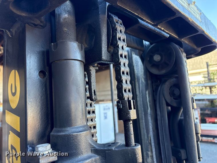 image for item ET8691 2019 Yale GLP040 forklift