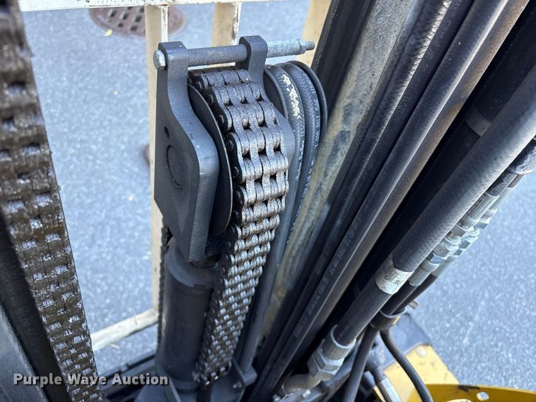 image for item ET8691 2019 Yale GLP040 forklift