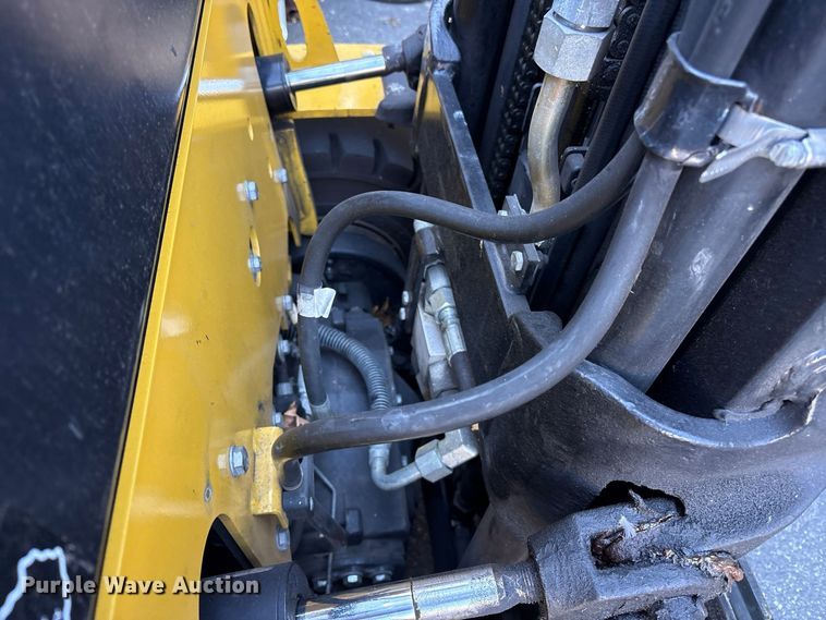 image for item ET8691 2019 Yale GLP040 forklift