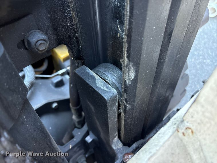image for item ET8691 2019 Yale GLP040 forklift