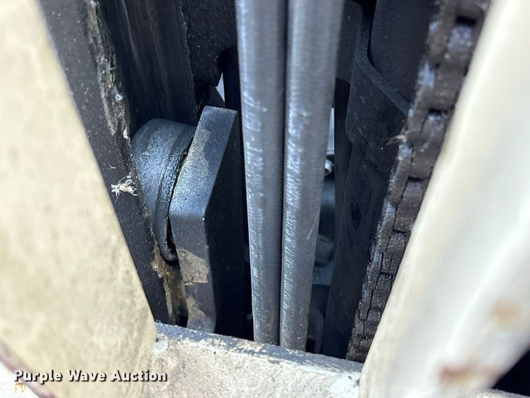 image for item ET8691 2019 Yale GLP040 forklift