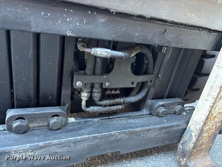 image for item ET8691 2019 Yale GLP040 forklift